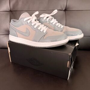 Jordan Men's Gray and White Low-Top Sneakers